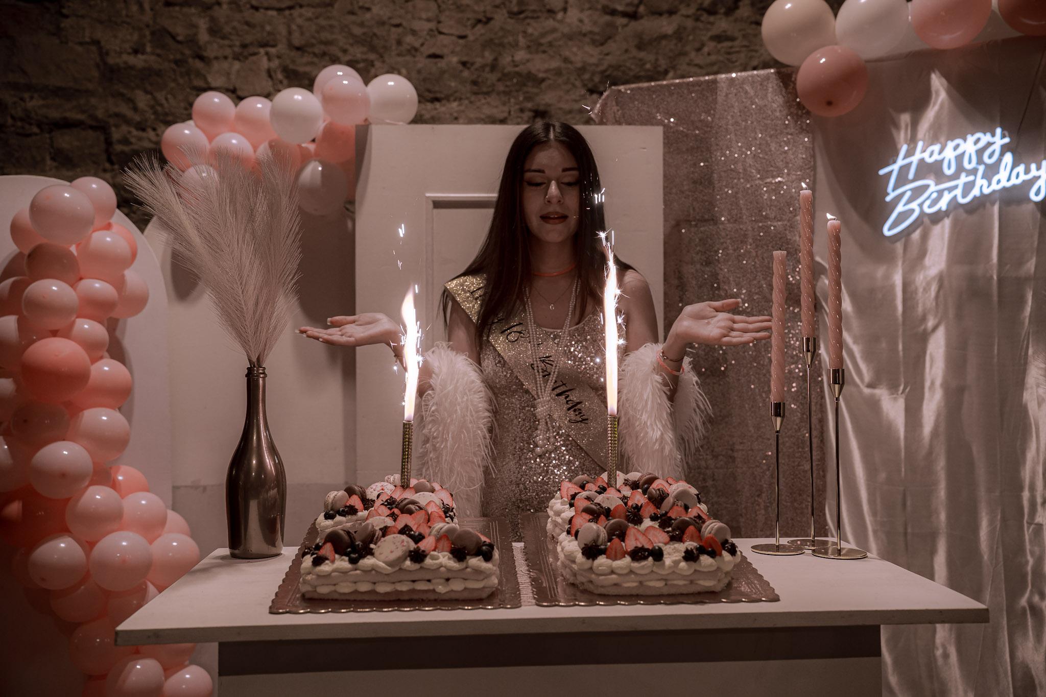 Diciottesimo: candeline e stelline sulla torta