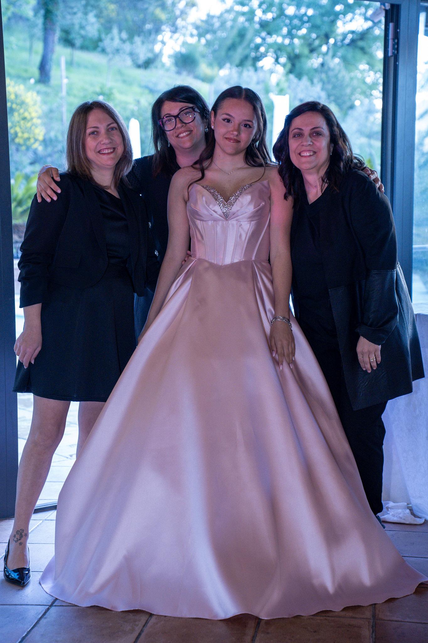Diciottesimo: ritratto di famiglia con abito rosa
